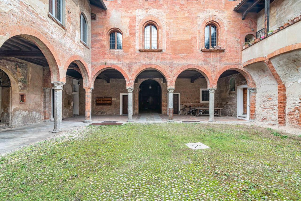 شقة House Of Foscolo - Palazzo Cornazzani - By Host4U بافيا المظهر الخارجي الصورة
