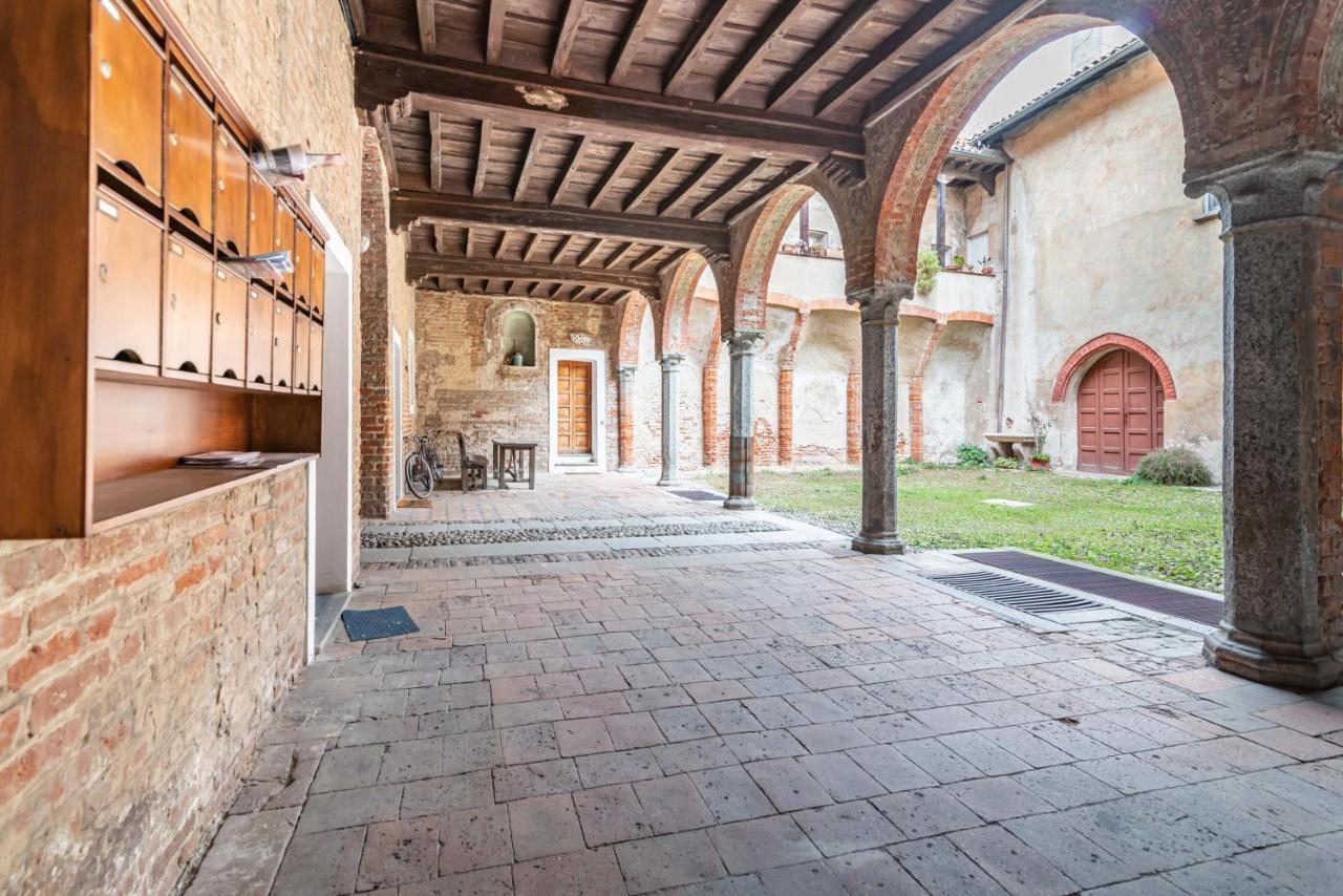 شقة House Of Foscolo - Palazzo Cornazzani - By Host4U بافيا المظهر الخارجي الصورة