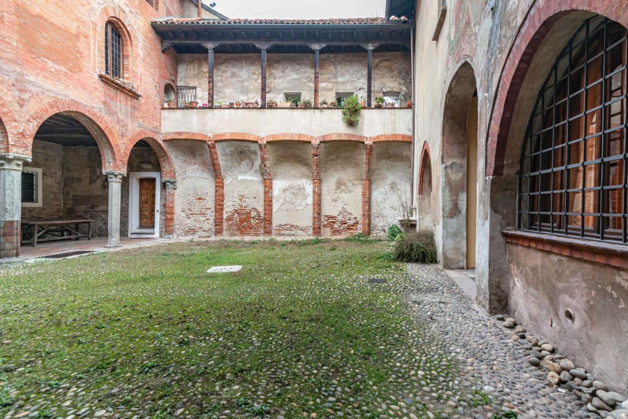 شقة House Of Foscolo - Palazzo Cornazzani - By Host4U بافيا المظهر الخارجي الصورة