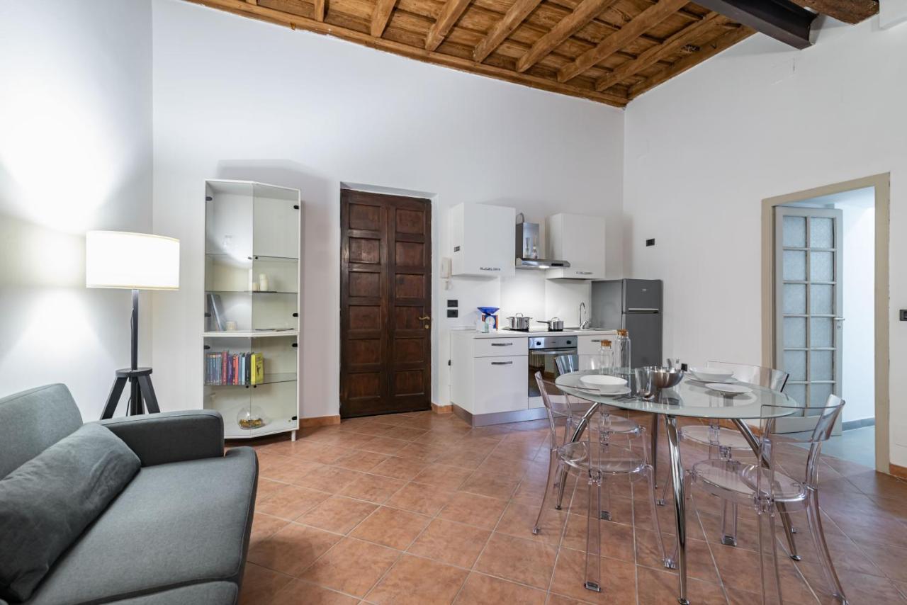شقة House Of Foscolo - Palazzo Cornazzani - By Host4U بافيا المظهر الخارجي الصورة